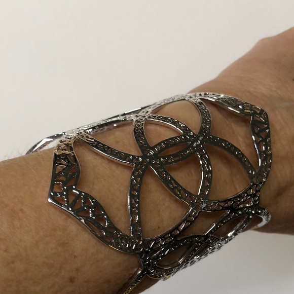 Bracelets - Picture 2 of 4